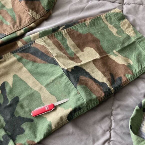 US military Woodland BDU warm weather Med Lng NOTE : lower cargo pockets removed - Picture 4 of 14